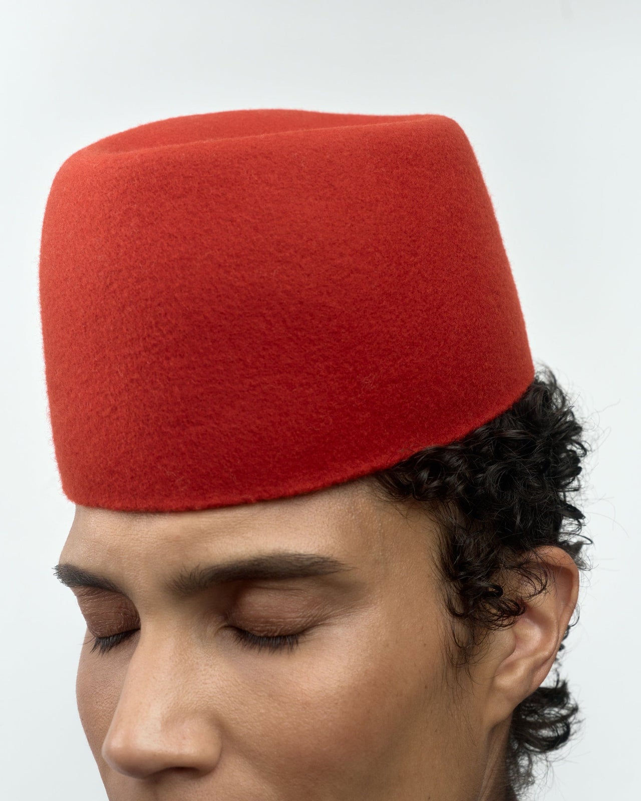 SKERGETH X EDARA The ICON HAT JULIA Vermillion Red